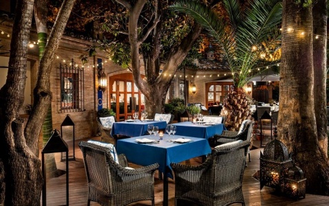Al Fresco dining © Booking.com / Hotel Alfonso XIII, a Luxury Collection Hotel