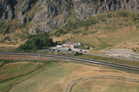 View of Hotel La Yedra and scenic Andalusian roads © Booking.com/Hotel La Yedra
