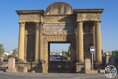 Puerta de la Puente © Michelle Chaplow