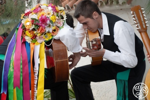 Tuning up for the Verdiales festival © Michelle Chaplow