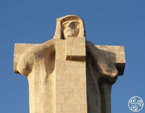 Statue of a Franciscan friar from the monastery that hosted Christopher Columbus while he was planning his first voyage. © Michelle Chaplow
