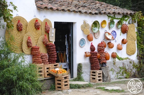 Quaint roadside souvenir shop in Galaroza © Michelle Chaplow