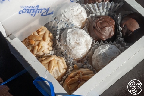 Traditional Spanish Christmas pastries (of the non-"turrón" type) add a special touch to the holidays with their own distinct flavours - and textures! Traditional Spanish Christmas pastries (of the non-"turrón" type) add a special touch to the holidays with their own distinct flavours - and textures! © Michelle Chaplow