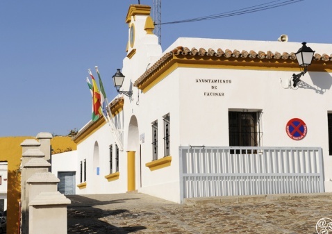 The Ayuntamiento (town hall) of Facinas © Michelle Chaplow