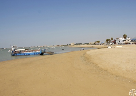 The beach at Sanlúcar de Barrameda © Michelle Chaplow