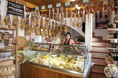Sabores de Grazalema stocks a wide range of meats and conserves, as well as local honey and baked goods.