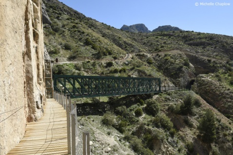 Looking back to the railway line © Michelle Chaplow