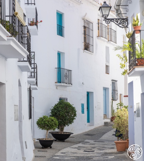 The beautiful cobbled streets of Frigiliana © Michelle Chaplow
