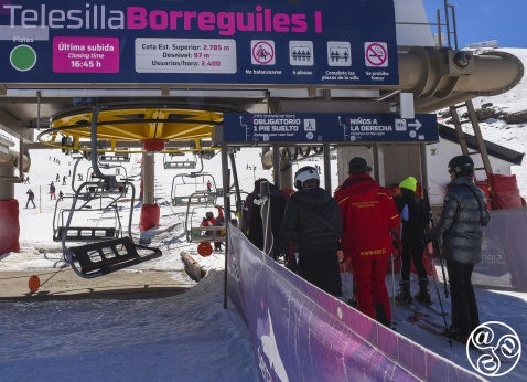 Green circle (verde): very easy, or nursery slope. This is a wide, gentle slope, with well-groomed snow. Ideal for beginners. © Michelle Chaplow