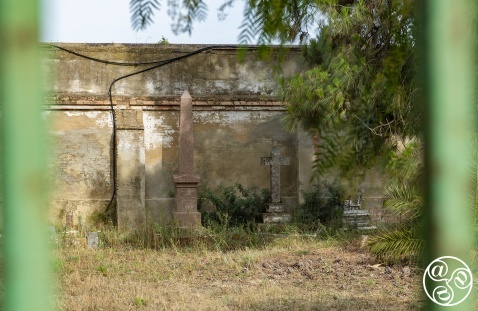 The British cemetery, for the graves of British citizens who lived (and/or died) in Huelva, adjoins the main cemetery The British cemetery, for the graves of British citizens who lived (and/or died) in Huelva, adjoins the main cemetery © Michelle Chaplow