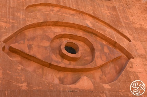 On the north façade, a surrealist eye pays homage to Picasso. © Michelle Chaplow