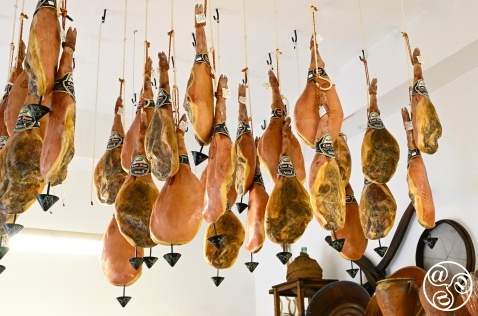 Jamón for sale in Trevélez, a village in Spain’s Alpujarras region, benefits from its high-altitude, cool, and dry mountain air, allowing for a slow, natural maturation process. This results in a delicately flavored, low-salt ham that is highly prized for its quality and authenticity Jamón for sale in Trevélez, a village in Spain’s Alpujarras region, benefits from its high-altitude, cool, and dry mountain air, allowing for a slow, natural maturation process. This results in a delicately flavored, low-salt ham that is highly prized for its quality and authenticity © Michelle Chaplow