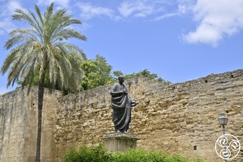 Statue of the Roman philosopher Seneca near Puerta de Almodóvar and the ancient city walls of Córdoba, Spain — a tribute to one of the city’s most renowned historical figures. © Michelle Chaplow