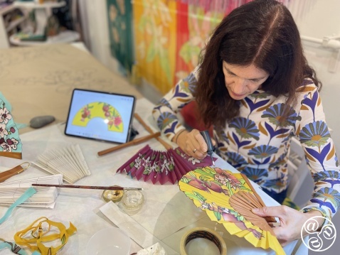  Silvia Ramos hand painting a traditional fan. © Artist