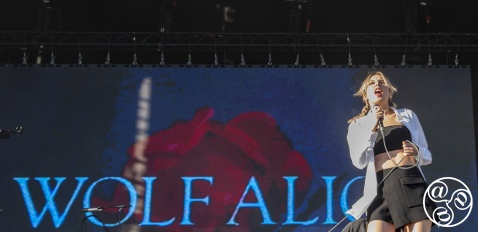 Wolf Alice on the Alhambra stage © Michelle Chaplow