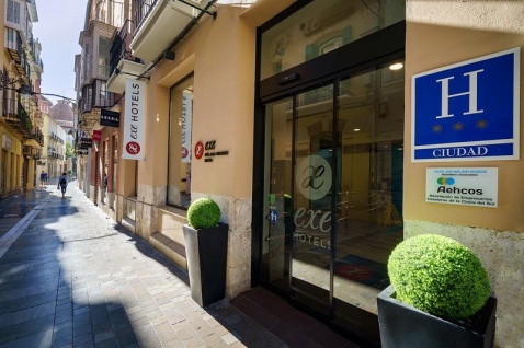 Sunny street view outside Exe Málaga Museos Hotel ©Booking.com/Exe Málaga Museos