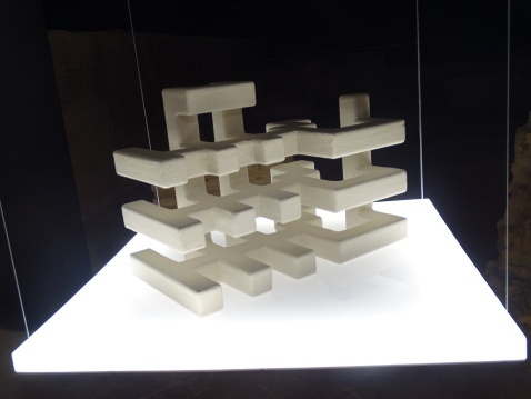 Templum veritatis occultae features interlocking white grids. © Fiona Flores-Watson