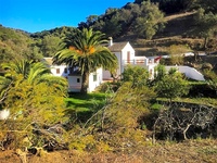Magnífica finca con piscina en Casares